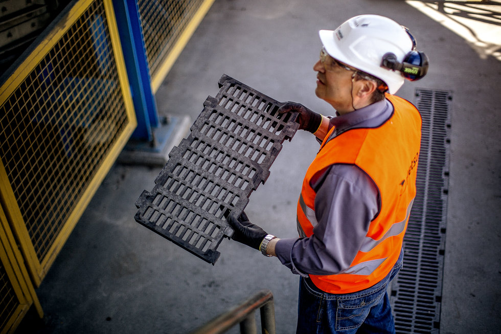 Expert with screening equipment.
