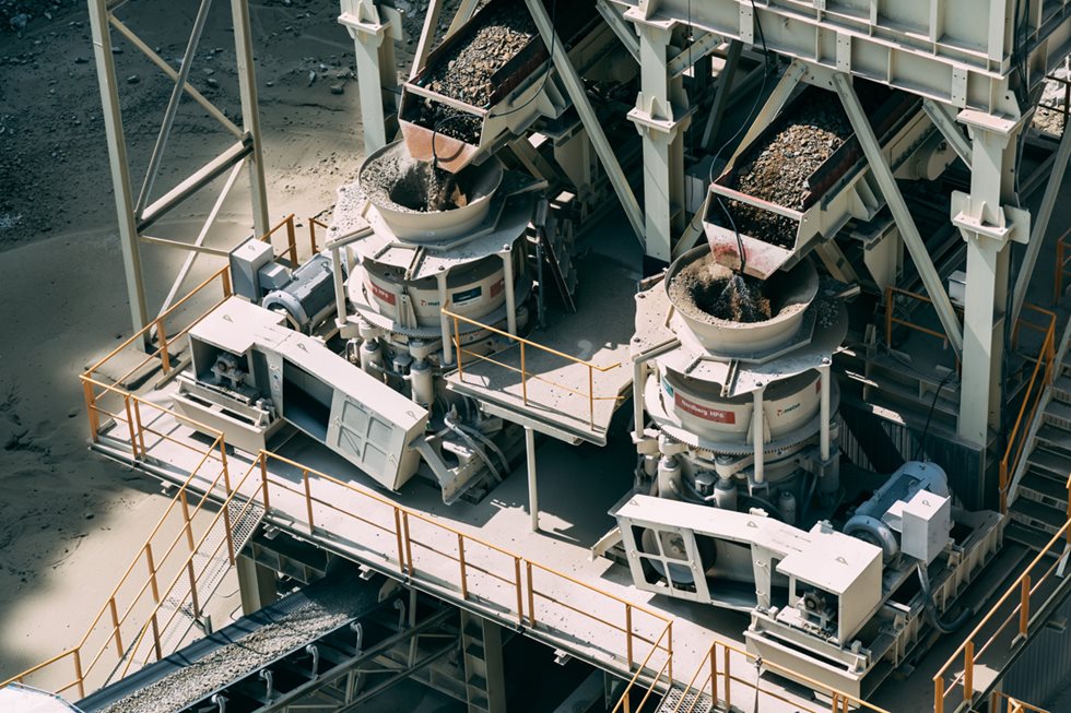 Two Nordberg HP6 cone crushers in action.