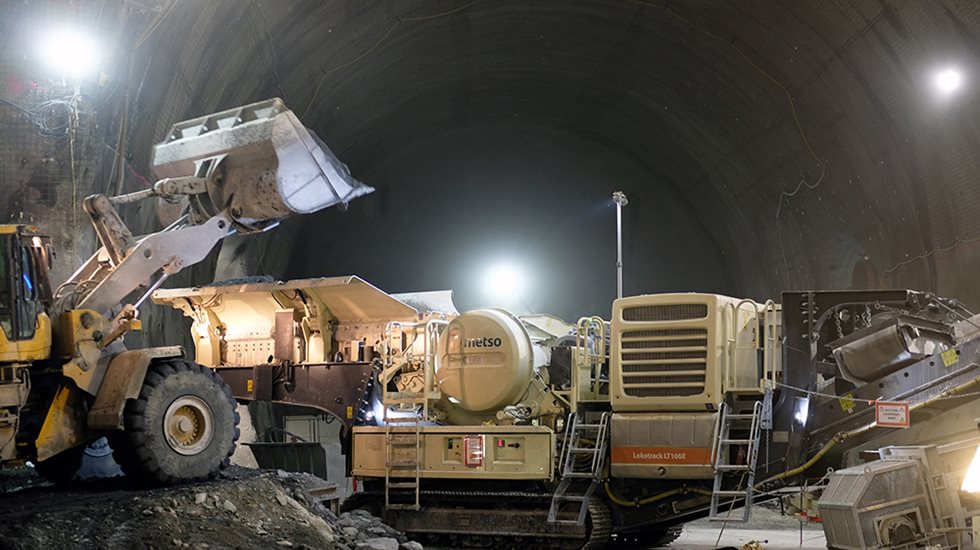 A Lokotrack jaw plant in a tunnel.