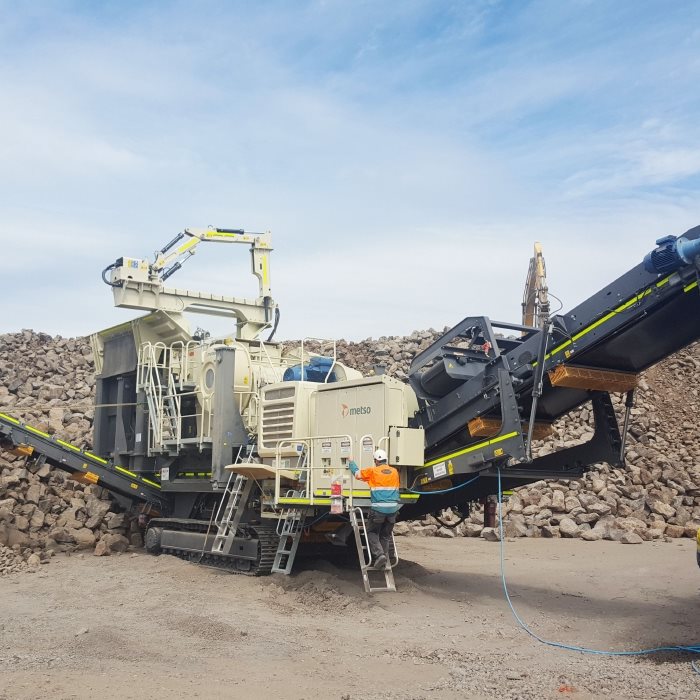 Lokotrack® LT130E™ mobile jaw crusher.