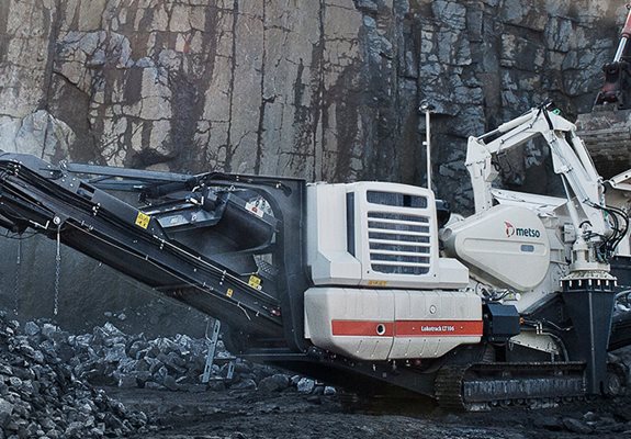 Lokotrack® LT106™ mobile jaw crusher