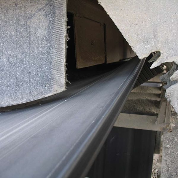 Conveyor mistracking.